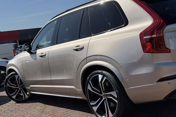 2023 Volvo XC90 Recharge Ultimate T8 Plug-In Hybrid