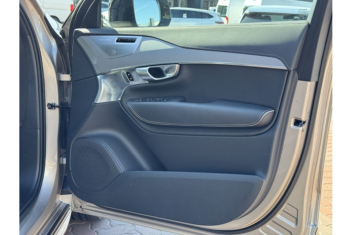2023 Volvo XC90 Recharge Ultimate T8 Plug-In Hybrid