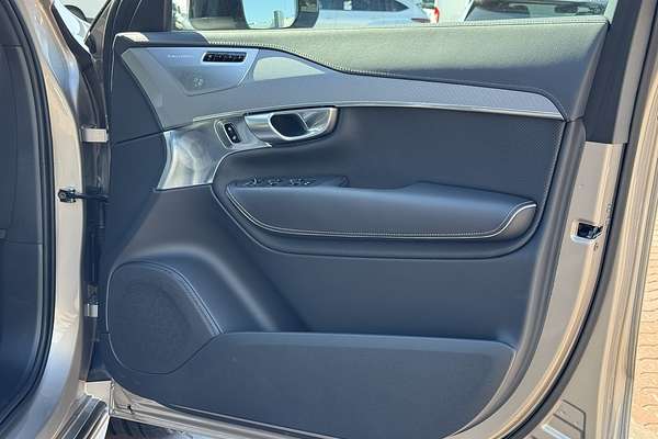 2023 Volvo XC90 Recharge Ultimate T8 Plug-In Hybrid