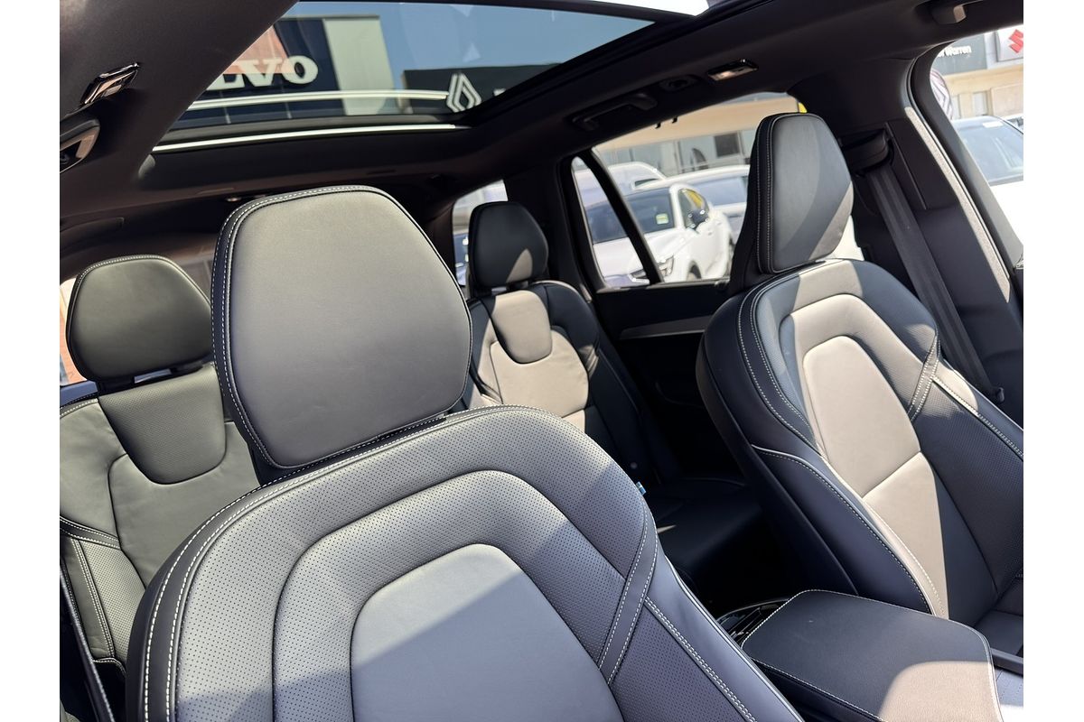 2023 Volvo XC90 Recharge Ultimate T8 Plug-In Hybrid