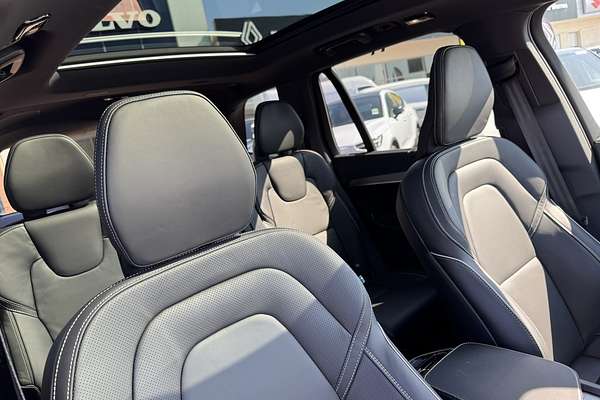 2023 Volvo XC90 Recharge Ultimate T8 Plug-In Hybrid