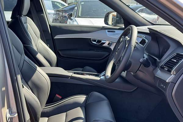 2023 Volvo XC90 Recharge Ultimate T8 Plug-In Hybrid
