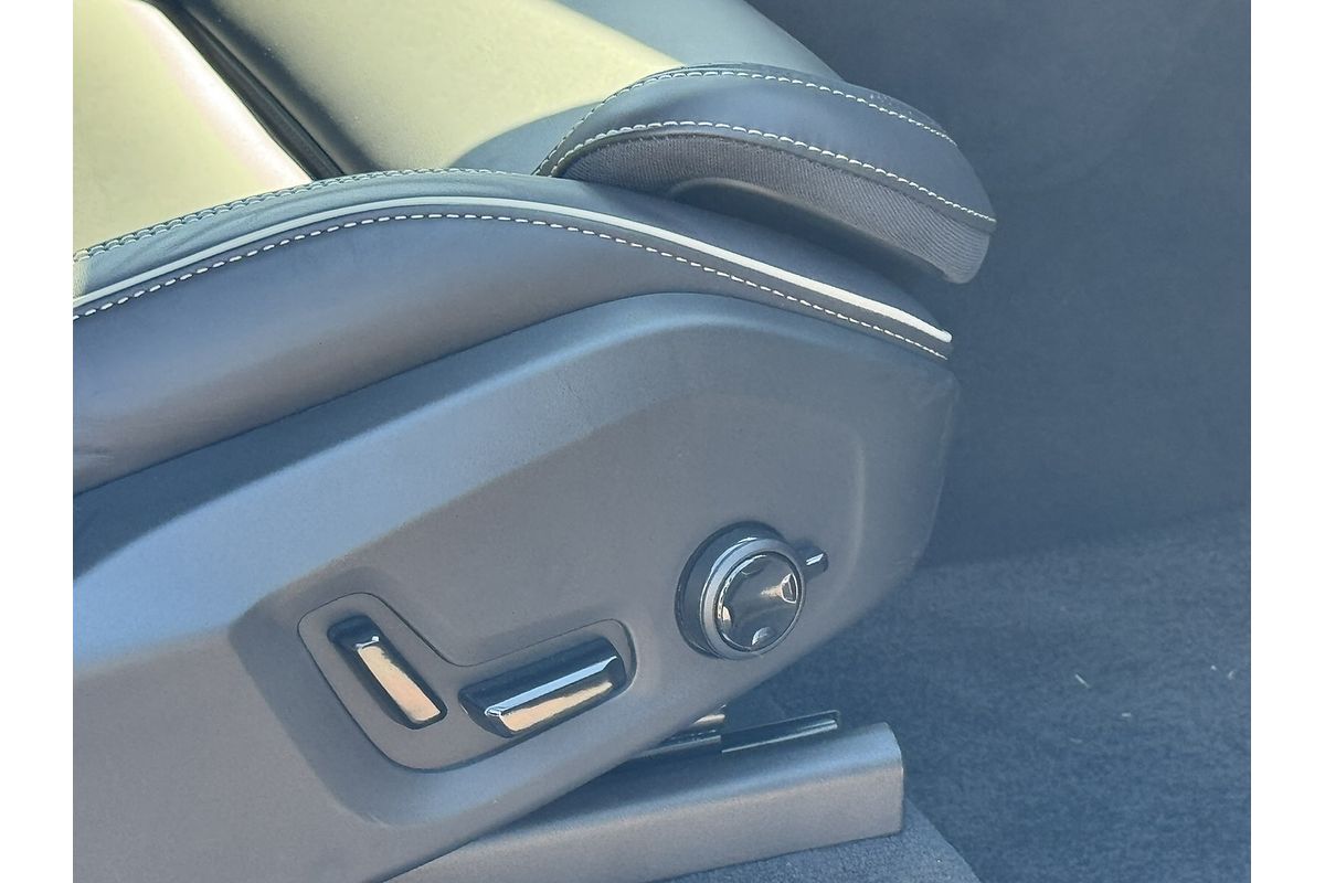 2023 Volvo XC90 Recharge Ultimate T8 Plug-In Hybrid