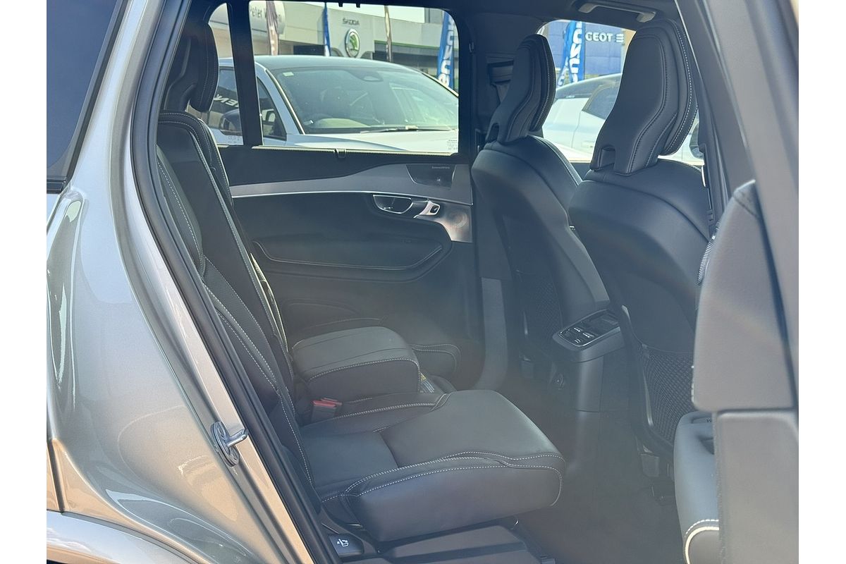 2023 Volvo XC90 Recharge Ultimate T8 Plug-In Hybrid