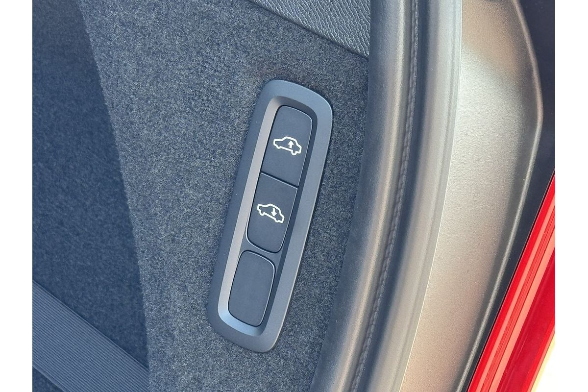 2023 Volvo XC90 Recharge Ultimate T8 Plug-In Hybrid