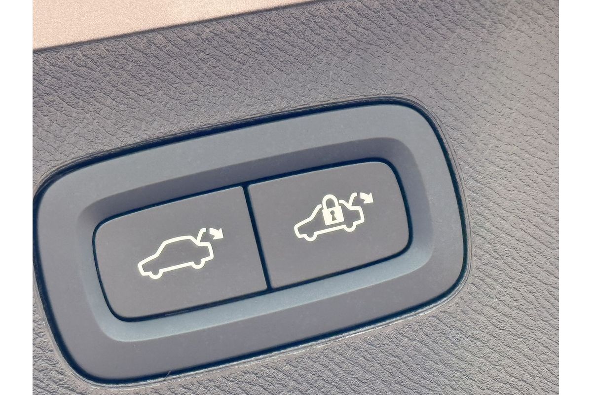 2023 Volvo XC90 Recharge Ultimate T8 Plug-In Hybrid