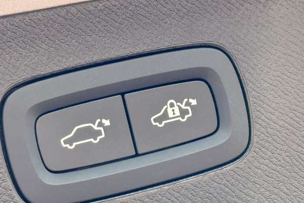 2023 Volvo XC90 Recharge Ultimate T8 Plug-In Hybrid