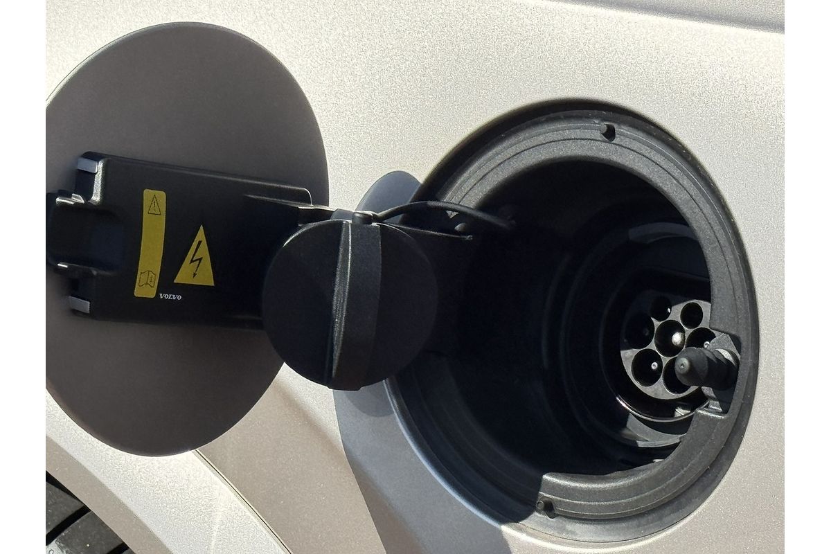 2023 Volvo XC90 Recharge Ultimate T8 Plug-In Hybrid