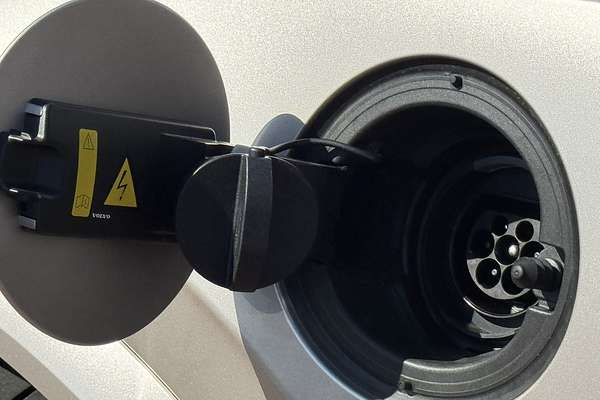 2023 Volvo XC90 Recharge Ultimate T8 Plug-In Hybrid