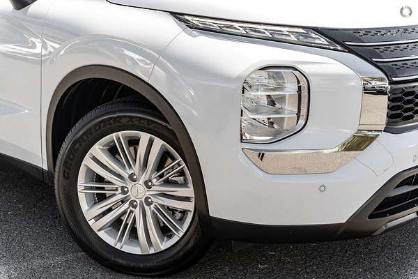 2023 Mitsubishi Outlander ES ZM