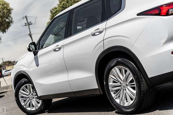2023 Mitsubishi Outlander ES ZM