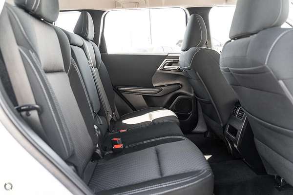 2023 Mitsubishi Outlander ES ZM