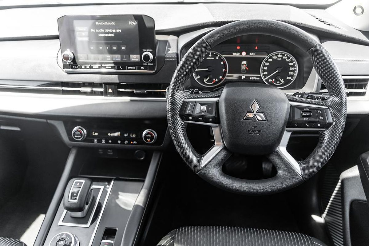 2023 Mitsubishi Outlander ES ZM