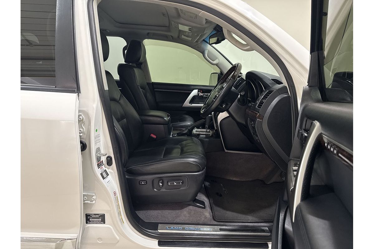 2013 Toyota Landcruiser Sahara VDJ200R