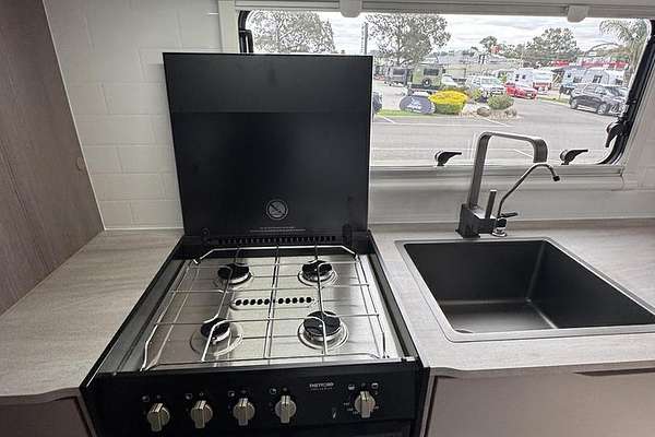 2025 Jayco Base Station 24.75-6.4T.Bs-My25