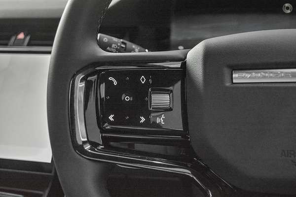 2025 Land Rover Range Rover Evoque P250 Dynamic SE L551