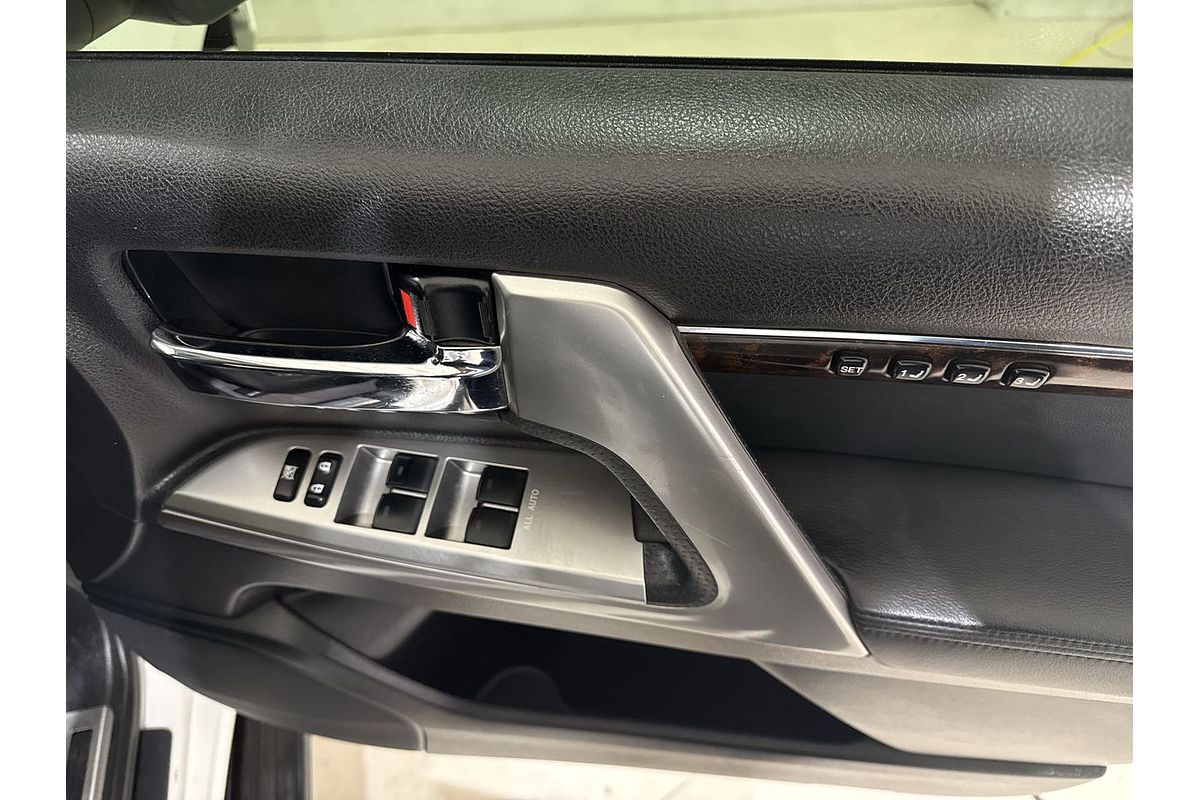 2013 Toyota Landcruiser Sahara VDJ200R
