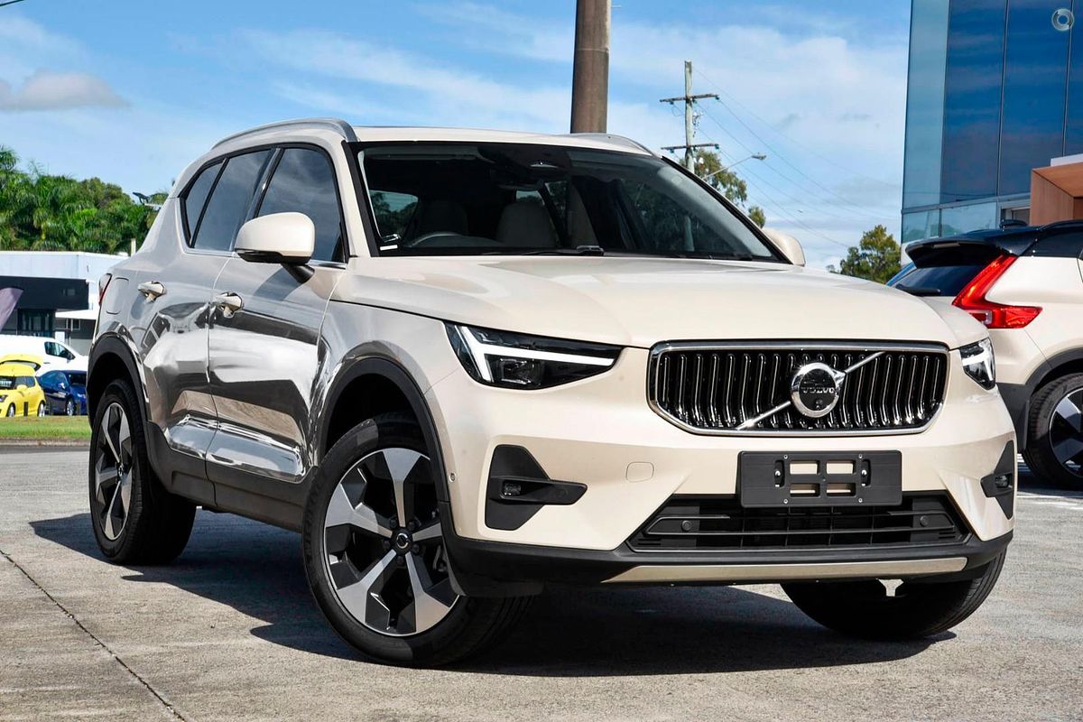 2024 Volvo XC40 Ultra B4 Bright