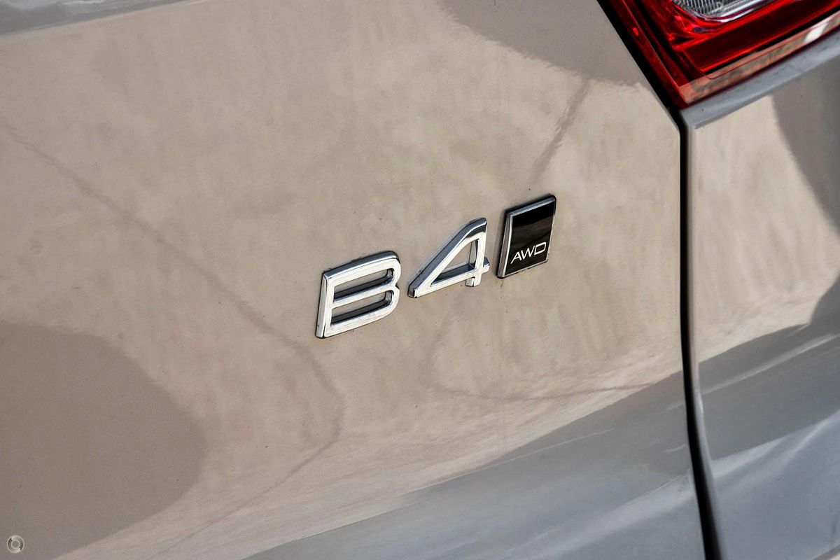2024 Volvo XC40 Ultra B4 Bright