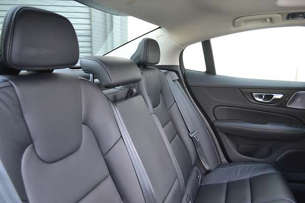 2022 Volvo S60 B5 Inscription