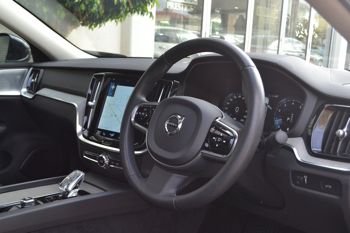 2022 Volvo S60 B5 Inscription
