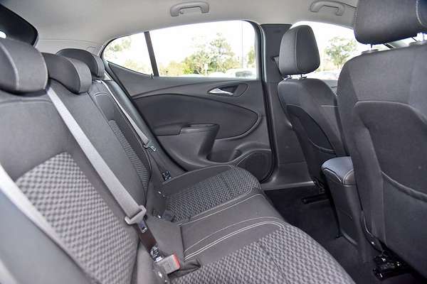 2016 Holden Astra R BK
