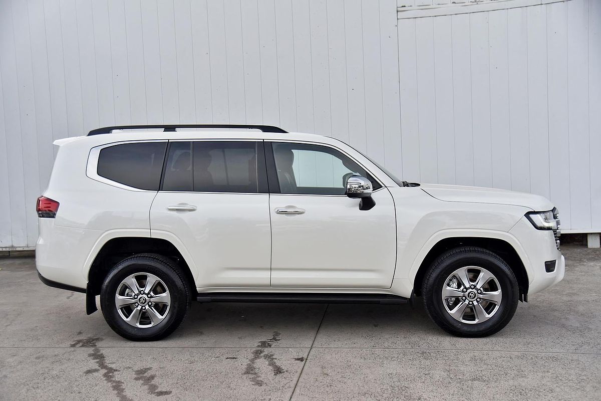 2024 Toyota Landcruiser Sahara FJA300R