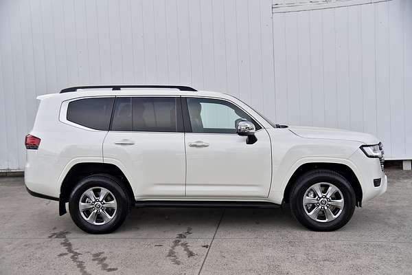 2024 Toyota Landcruiser Sahara FJA300R