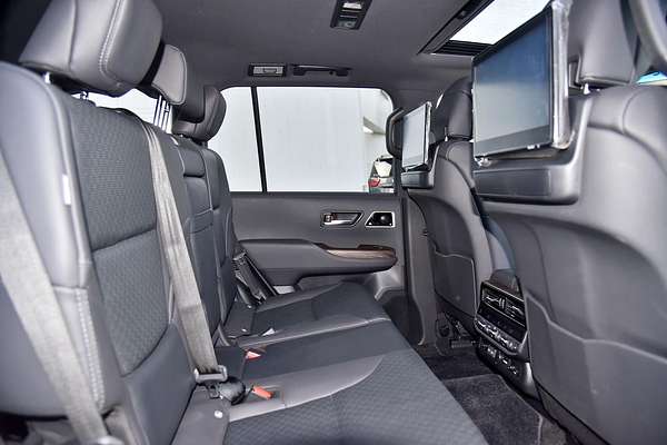2024 Toyota Landcruiser Sahara FJA300R