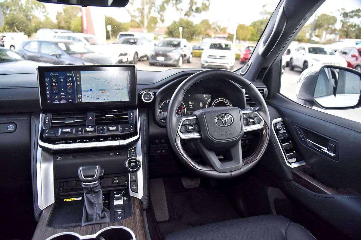 2024 Toyota Landcruiser Sahara FJA300R