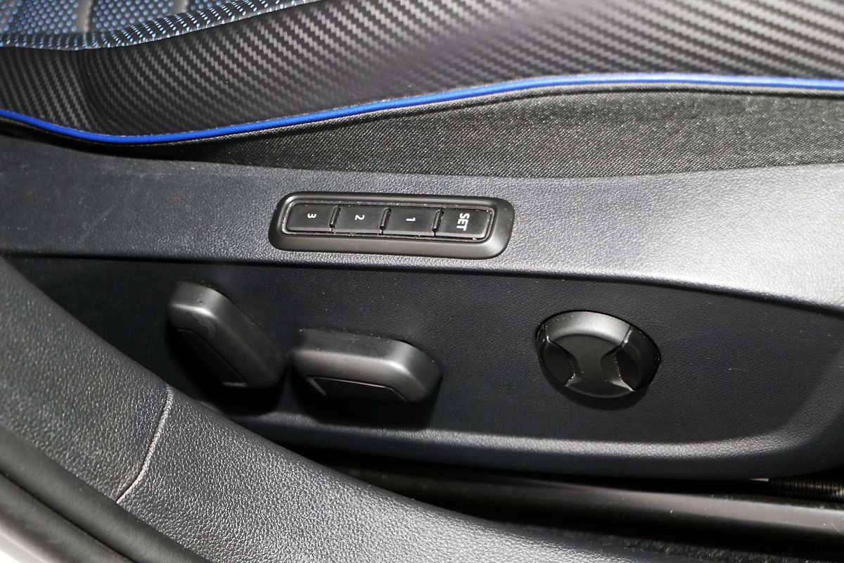 2022 Volkswagen Golf R 8