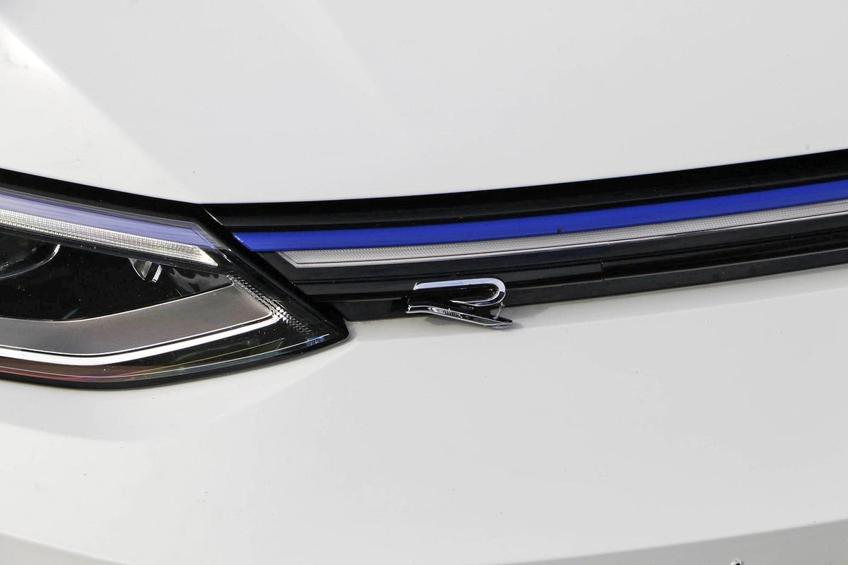 2022 Volkswagen Golf R 8