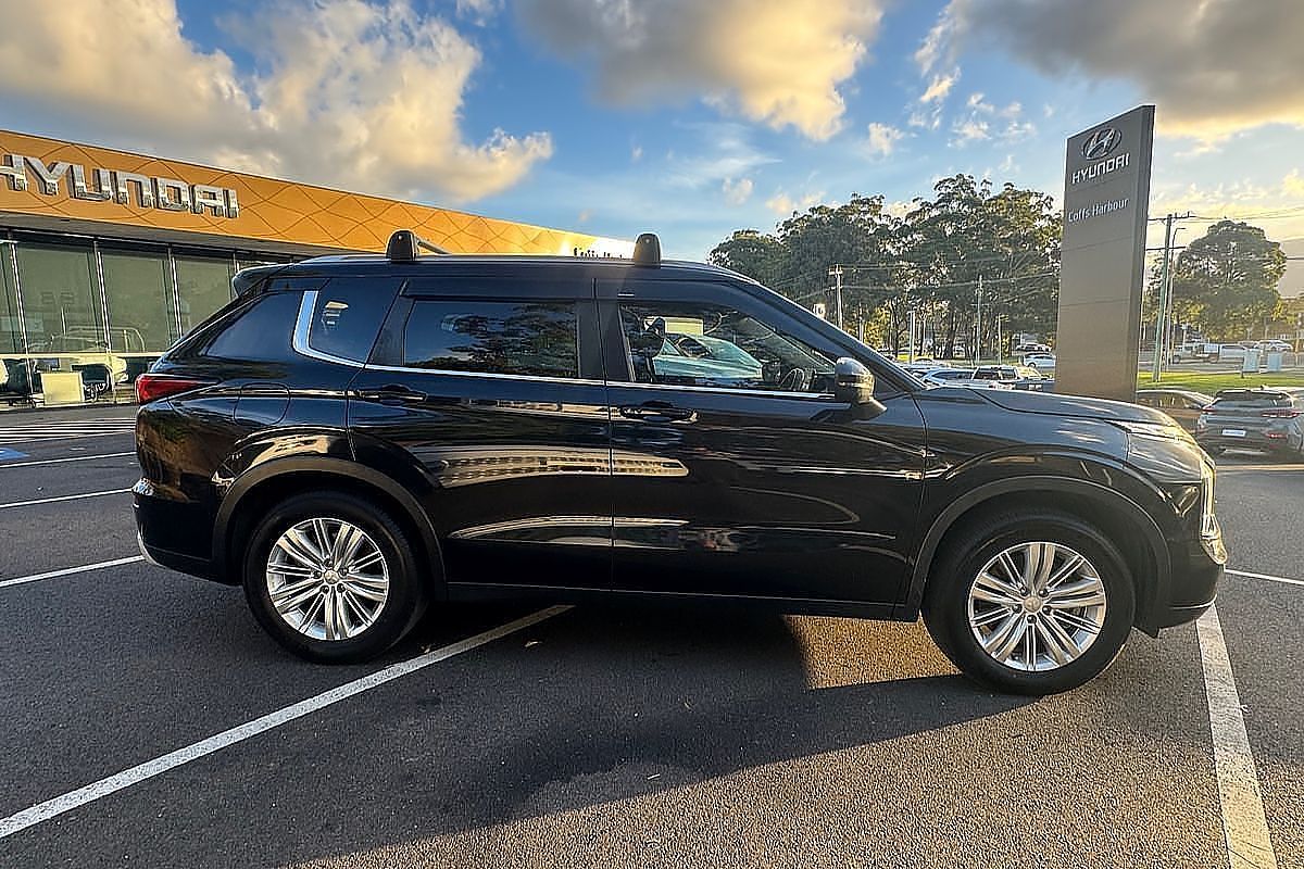 2022 Mitsubishi Outlander LS ZM
