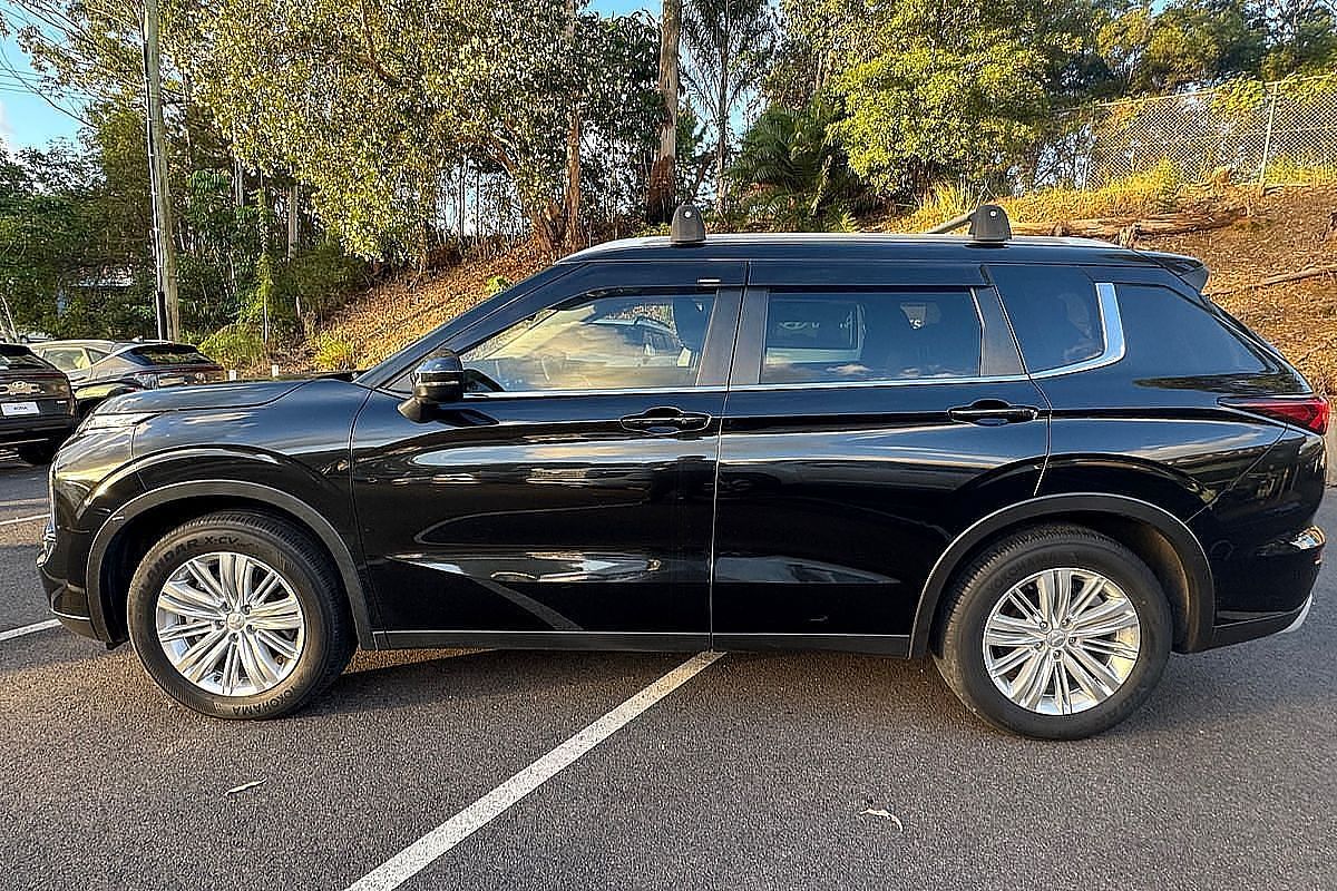 2022 Mitsubishi Outlander LS ZM