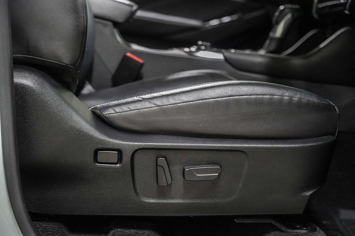 2023 Isuzu MU-X LS-T