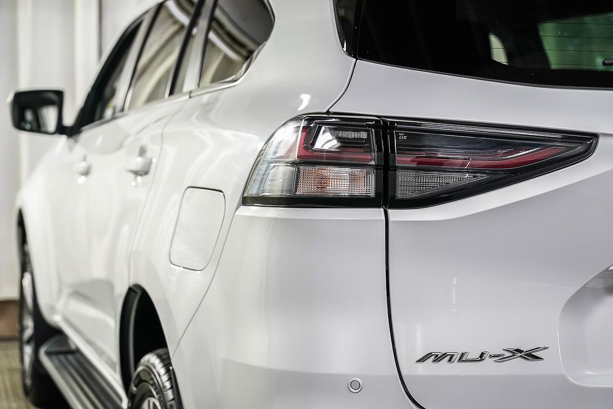 2023 Isuzu MU-X LS-T