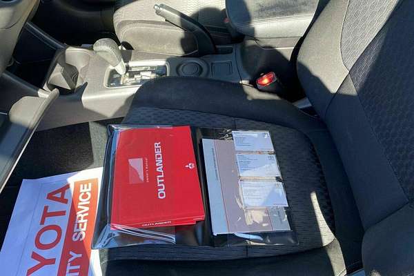 2014 Mitsubishi Outlander ES ZJ