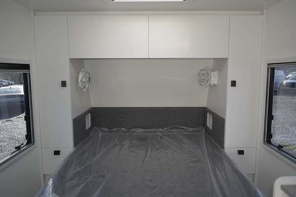 2025 New Age Manta Ray 16ft Embark