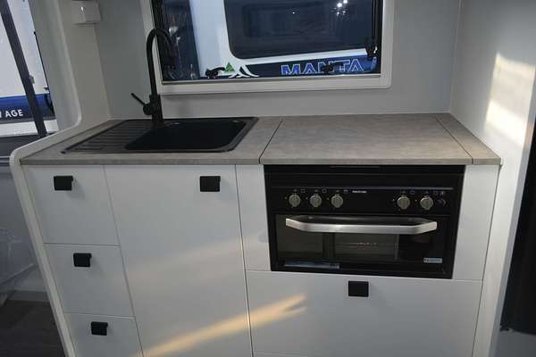 2025 New Age Manta Ray 16ft Embark