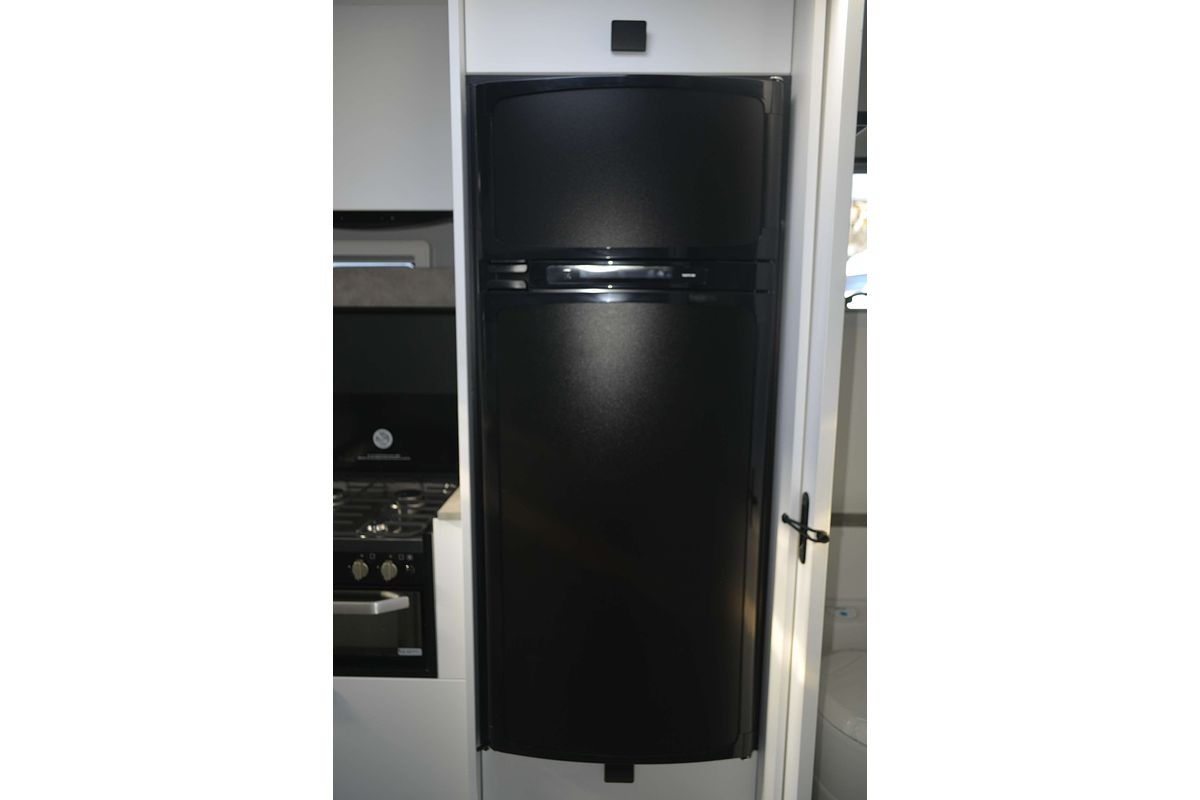 2025 New Age Manta Ray 16ft Embark