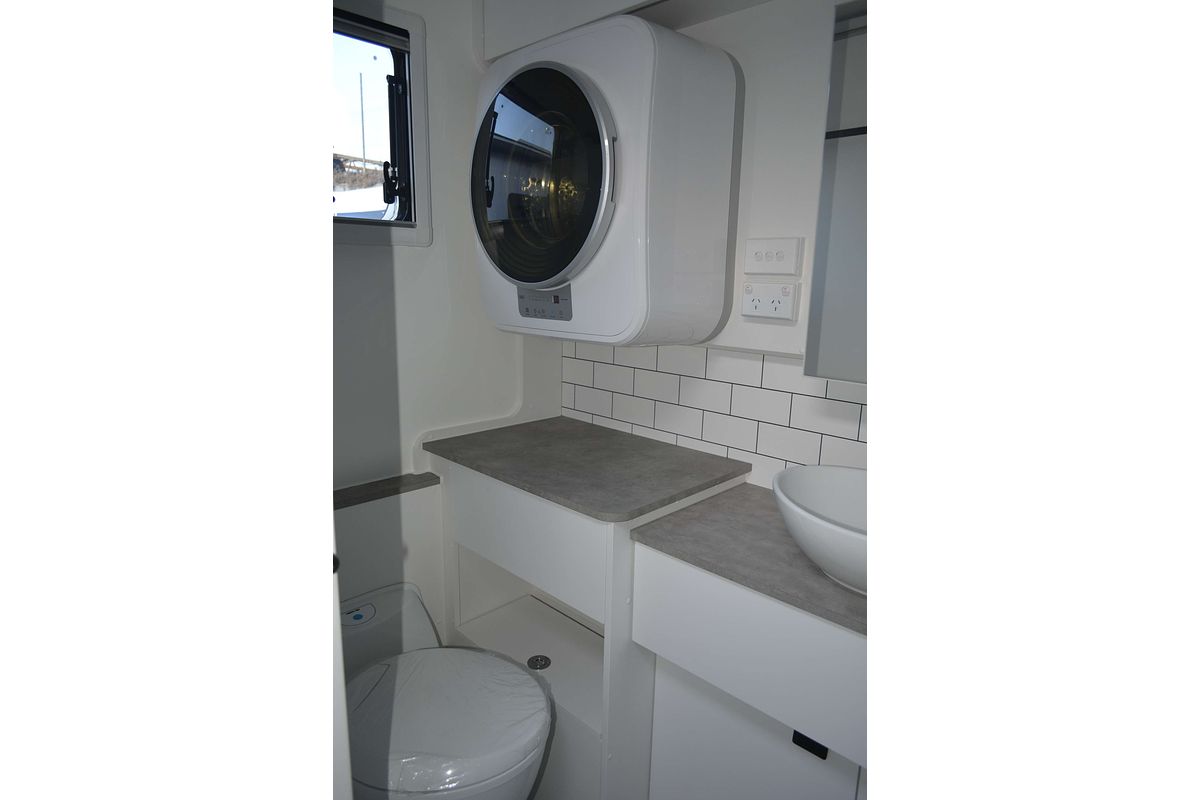 2025 New Age Manta Ray 16ft Embark