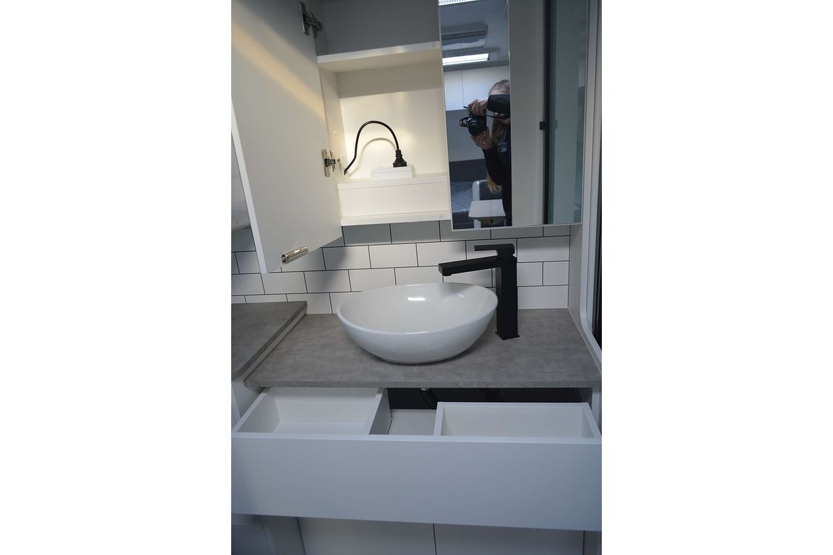 2025 New Age Manta Ray 16ft Embark