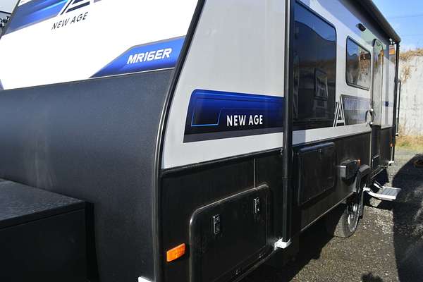 2025 New Age Manta Ray 16ft Embark