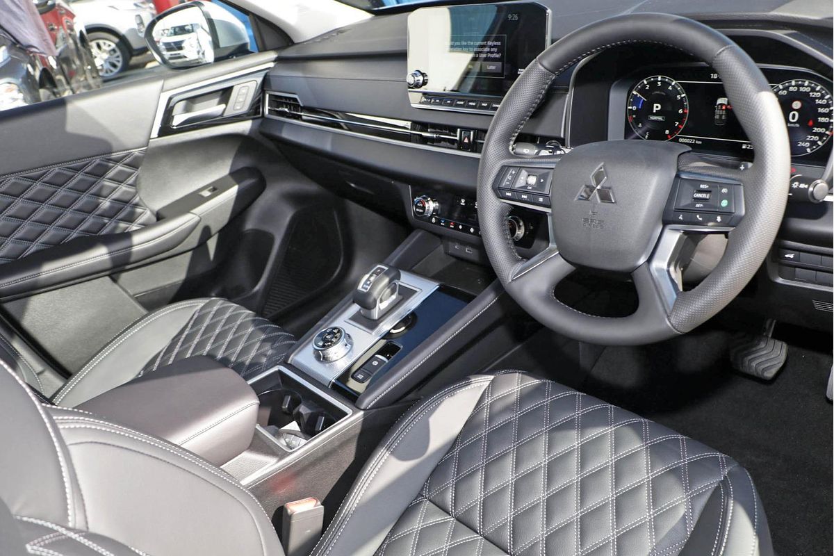 2024 Mitsubishi Outlander Exceed ZM