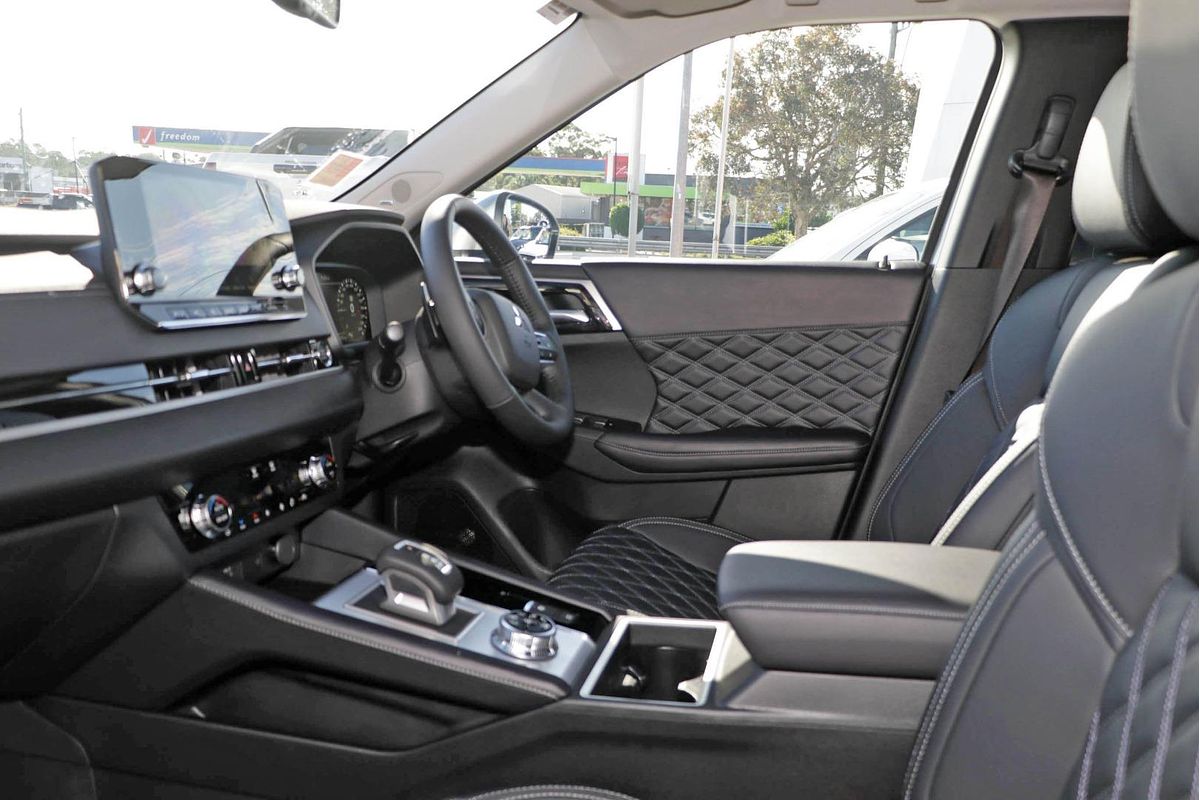 2024 Mitsubishi Outlander Exceed ZM