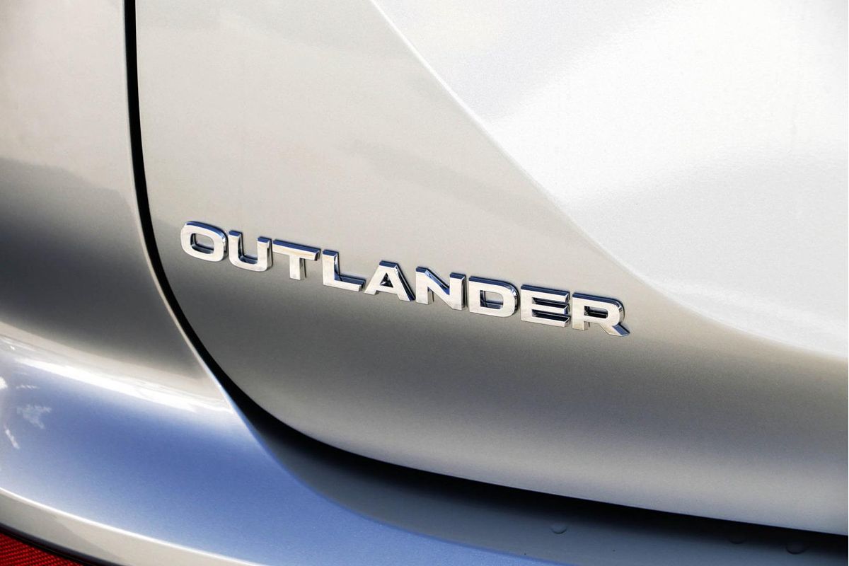 2024 Mitsubishi Outlander Exceed ZM