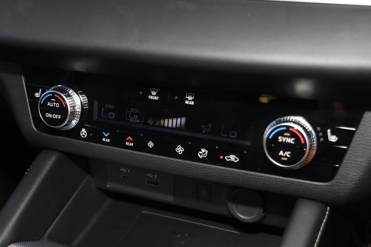 2024 Mitsubishi Outlander Exceed ZM
