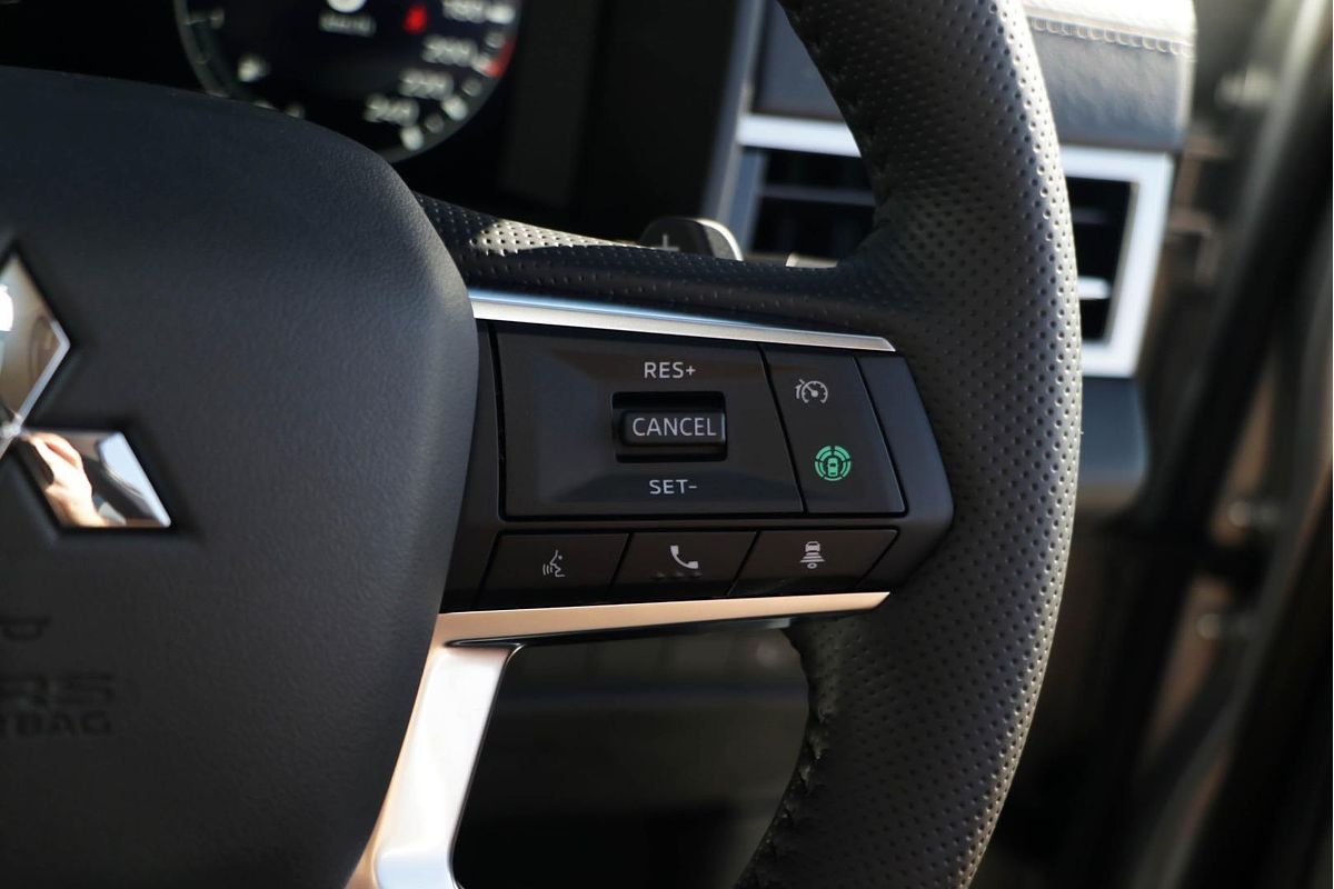 2024 Mitsubishi Outlander Exceed ZM