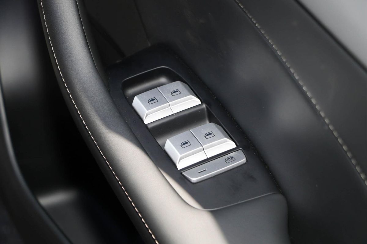 2025 MG MGS5 EV Essence 62 ZS3EM