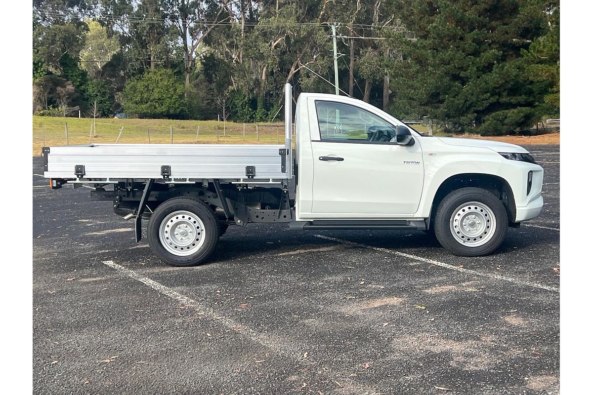 2023 Mitsubishi Triton GLX MR 4X4